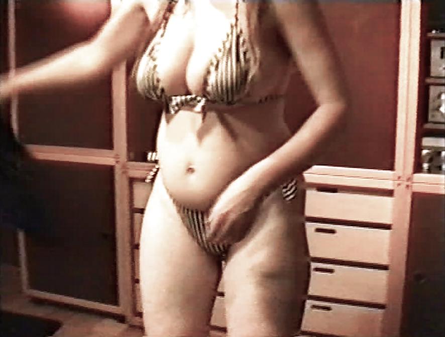10P SAG - Hot Voluptuous Big Boobed Bikini Bitch 14