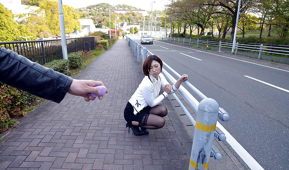 25P Japanese housewife flashing in public