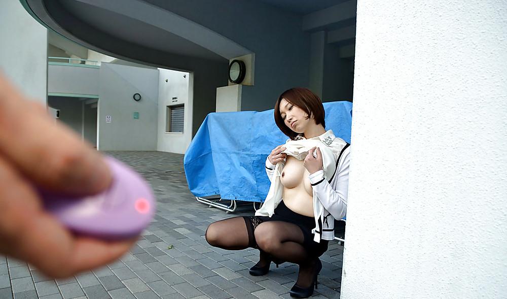 25P Japanese housewife flashing in public