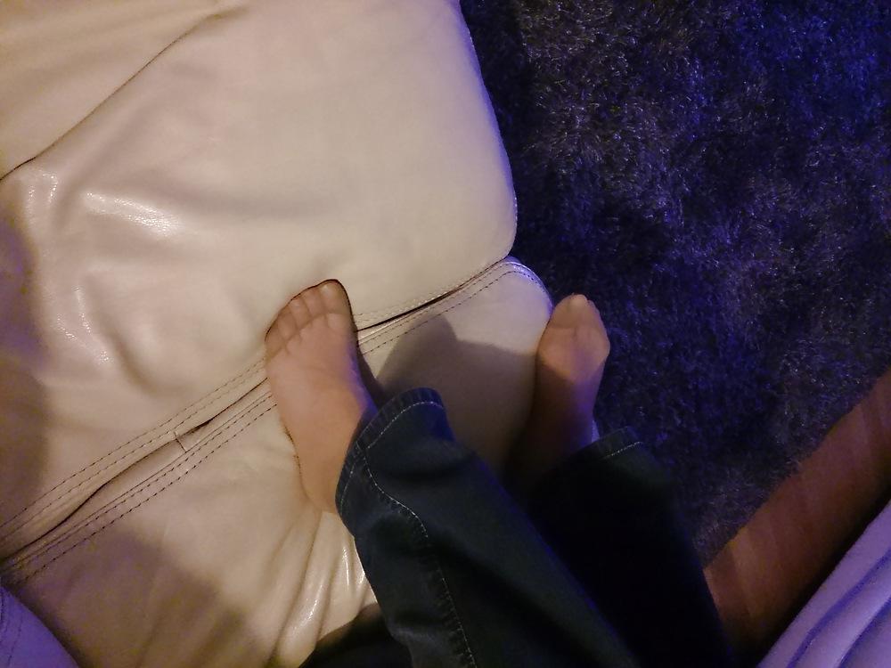 5P Sexy sister's nylon feet