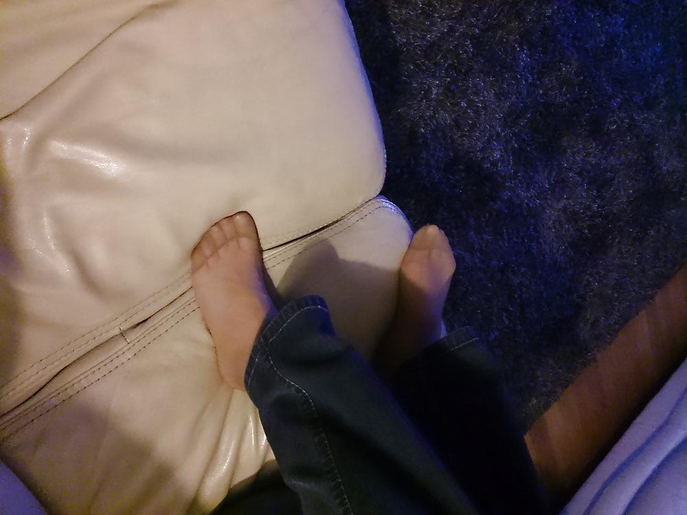 5P Sexy sister's nylon feet