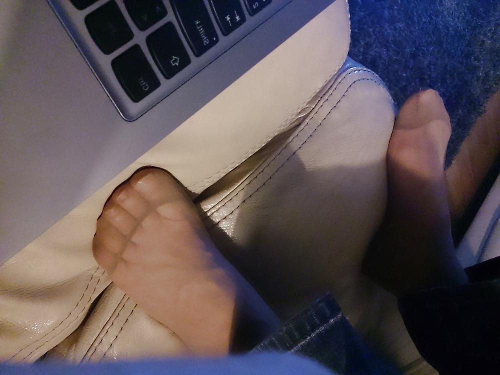 5P Sexy sister's nylon feet