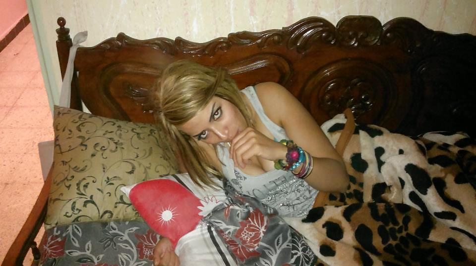 17P Lool at this Tunisian bitch 