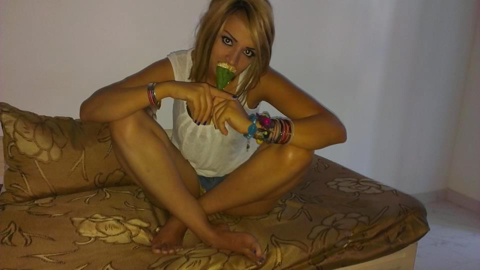 17P Lool at this Tunisian bitch 