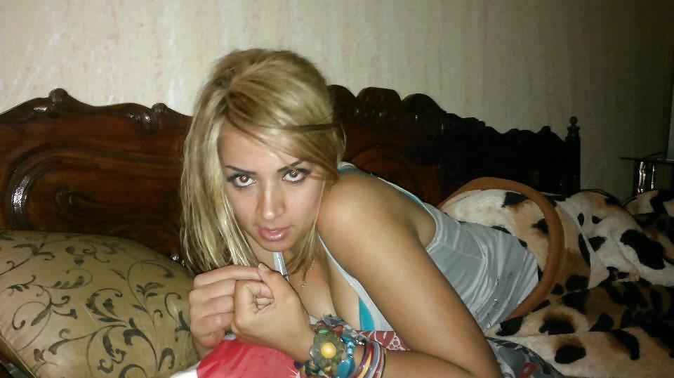17P Lool at this Tunisian bitch 