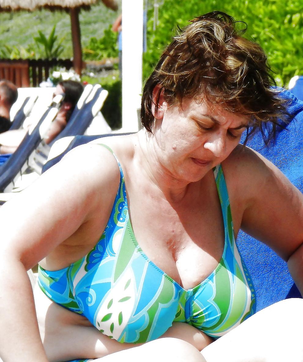 17P Random BBW Mature BBC