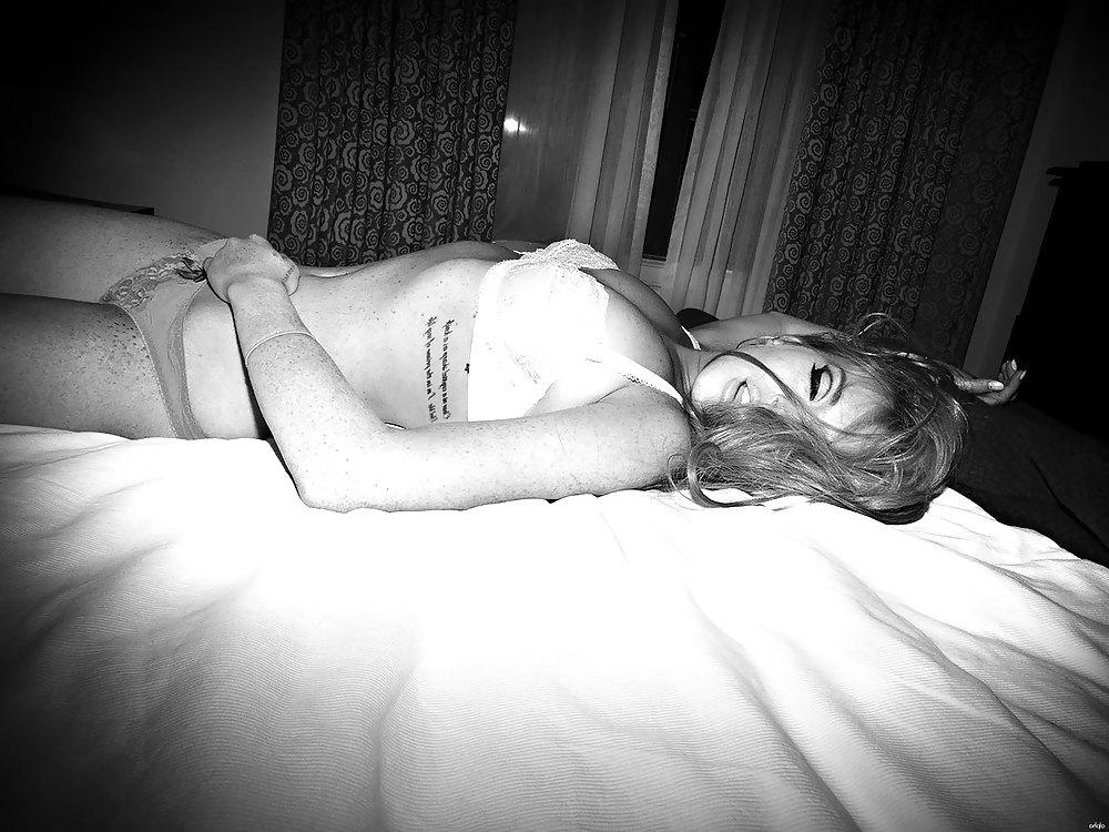 13P LINDSAY LOHAN TOPLESS AND OTHER SEXY PICS !!