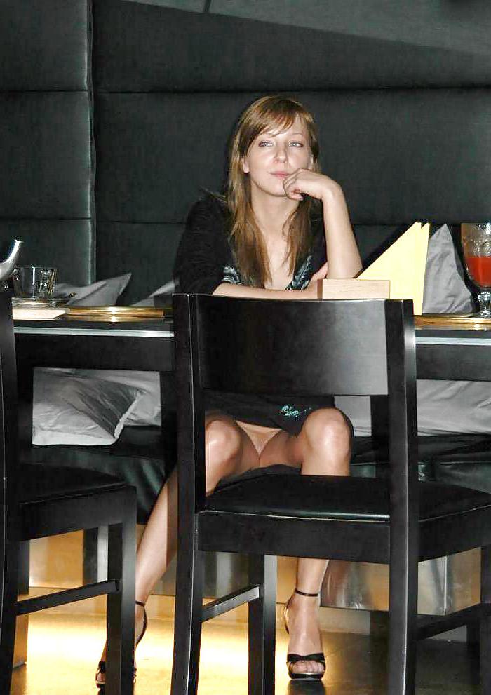 14P No Panty Up Skirt In Public