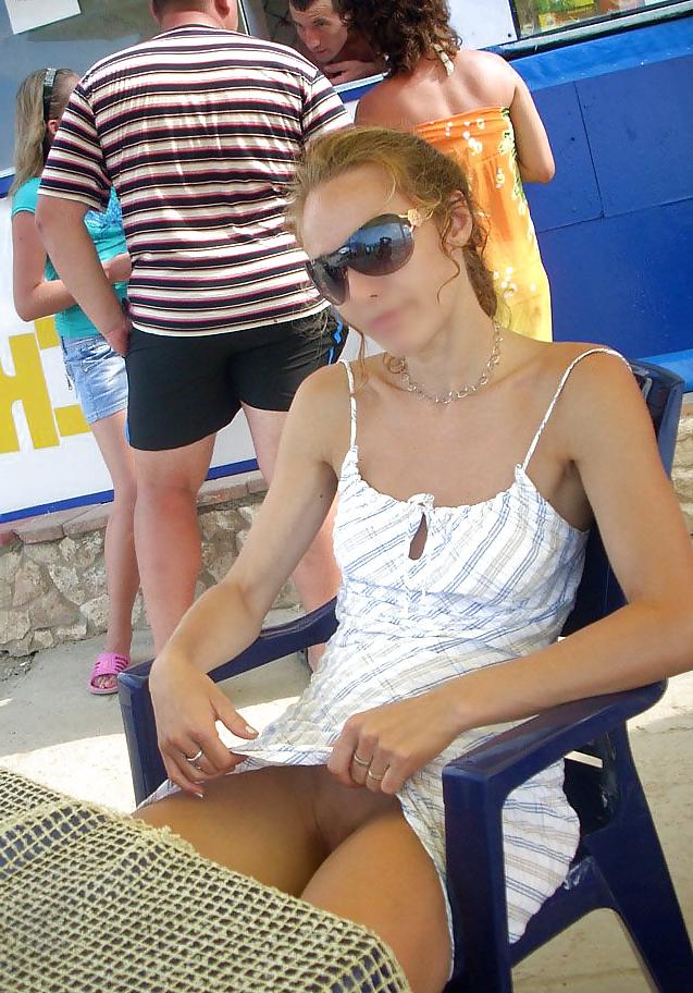 14P No Panty Up Skirt In Public
