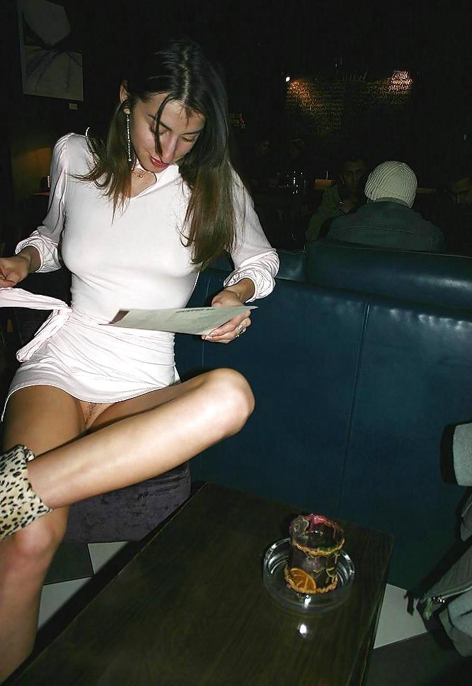 14P No Panty Up Skirt In Public