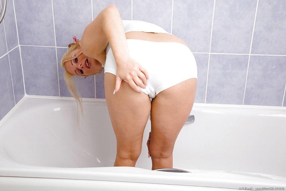 15P KAZ - Beautiful Mature Model