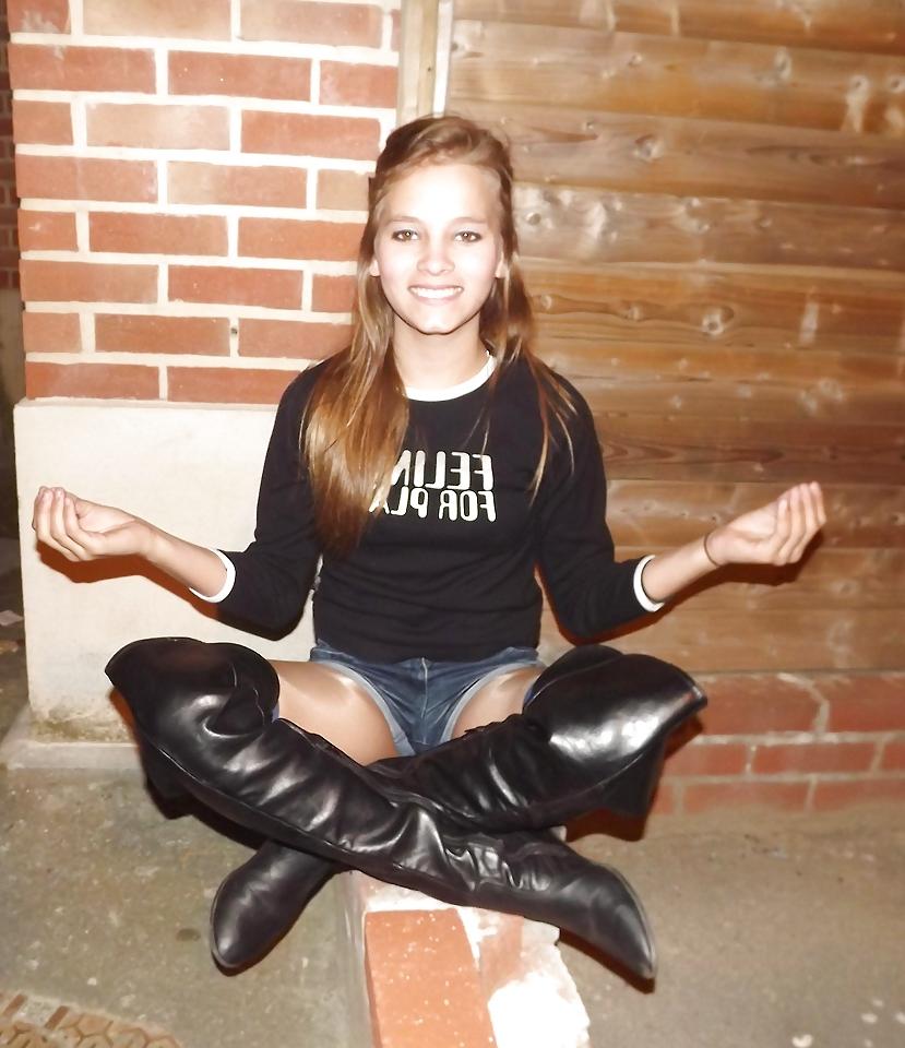14P Cute french girl
