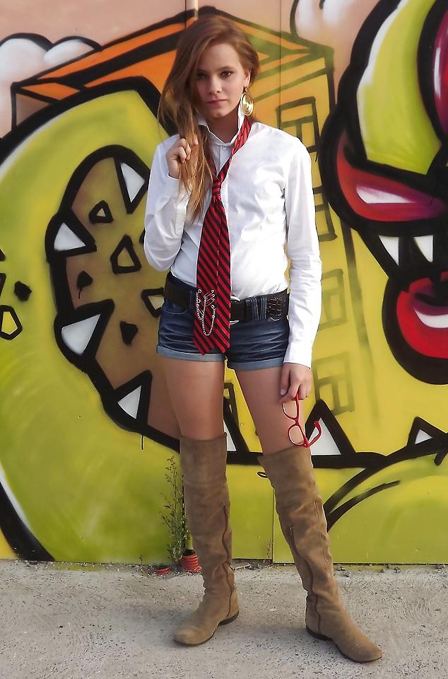 14P Cute french girl