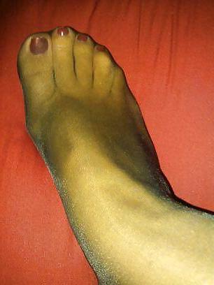 25P Sexy hosed feet