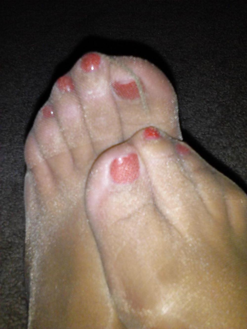 25P Sexy hosed feet