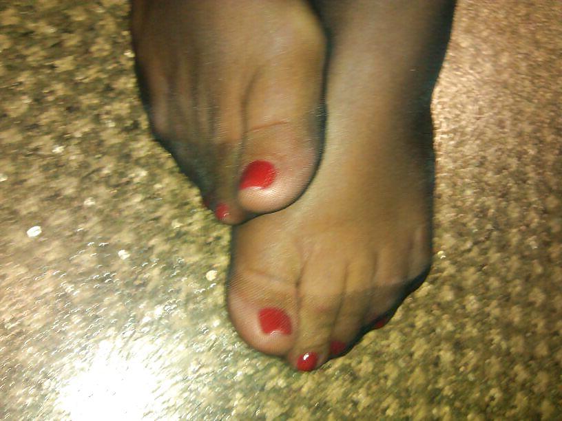 25P Sexy hosed feet