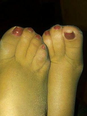 25P Sexy hosed feet