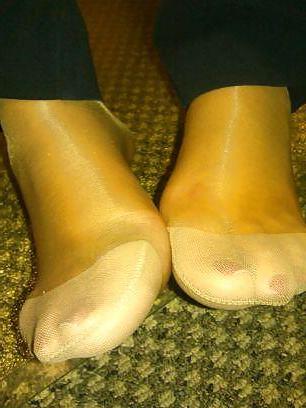 25P Sexy hosed feet