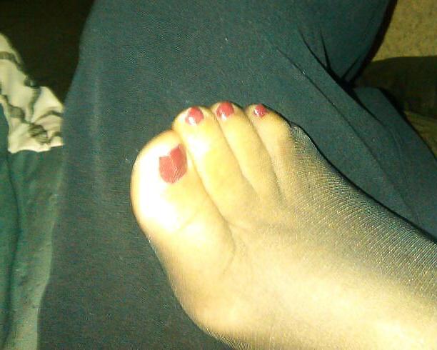 25P Sexy hosed feet