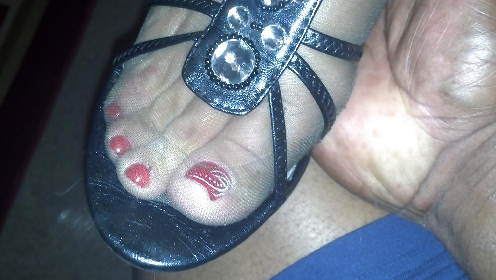 25P Sexy hosed feet