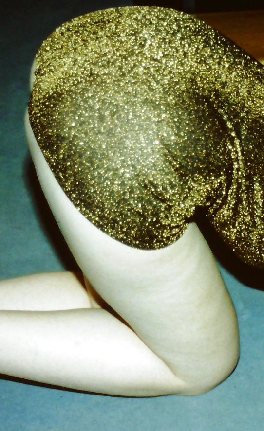 16P SAG – Titten einer jungen Schlampe im goldenen Kleid mit Spaghettiträgern 09
