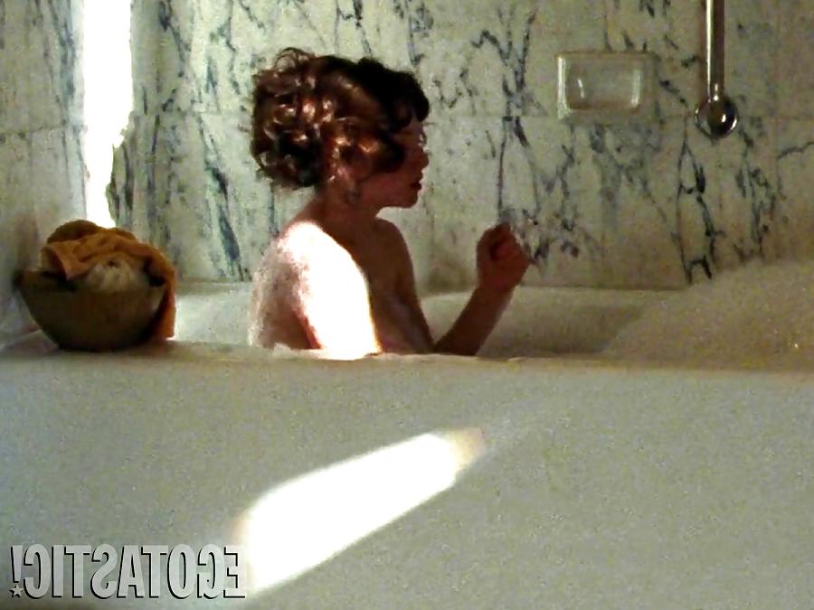 11P Amanda Seyfried Topless in Lovelace