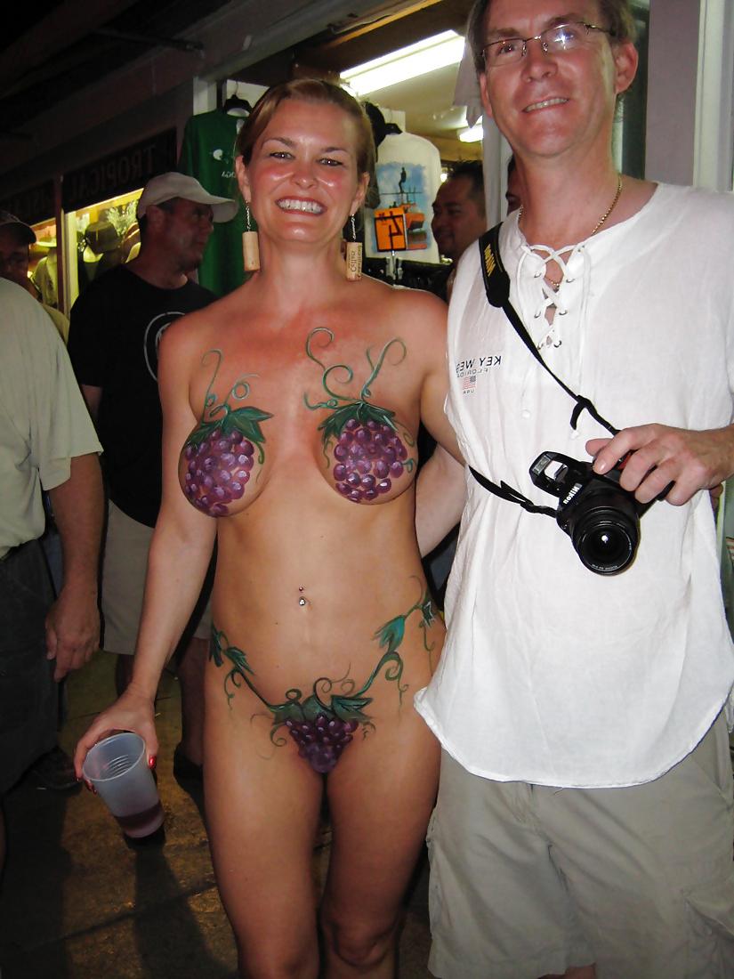 25P Body art, painted women, some good, some bad!