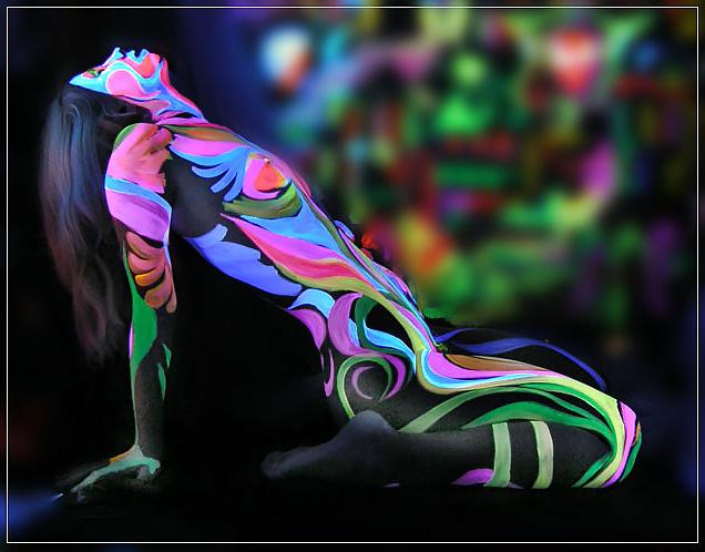 25P Body art, painted women, some good, some bad!