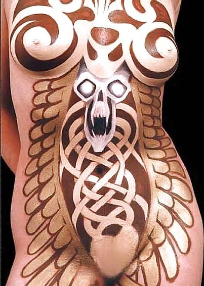 25P Body art, painted women, some good, some bad!
