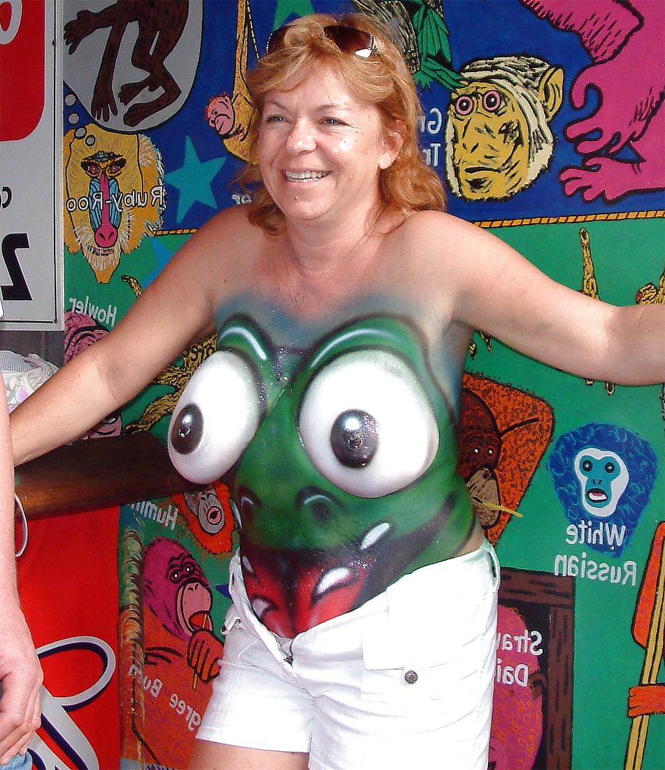 25P Body art, painted women, some good, some bad!