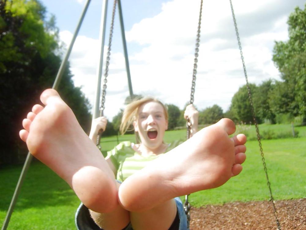 25P Sexy Feet and Legs