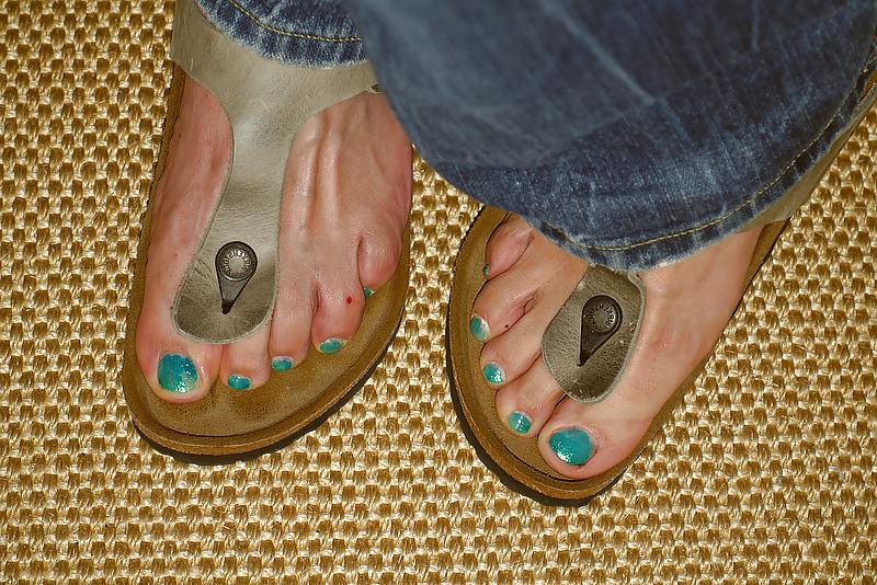 18P Birkenstock Shoes n Feet