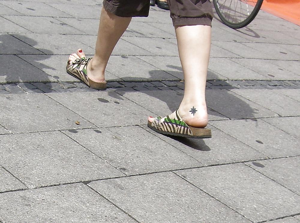 18P Birkenstock Shoes n Feet