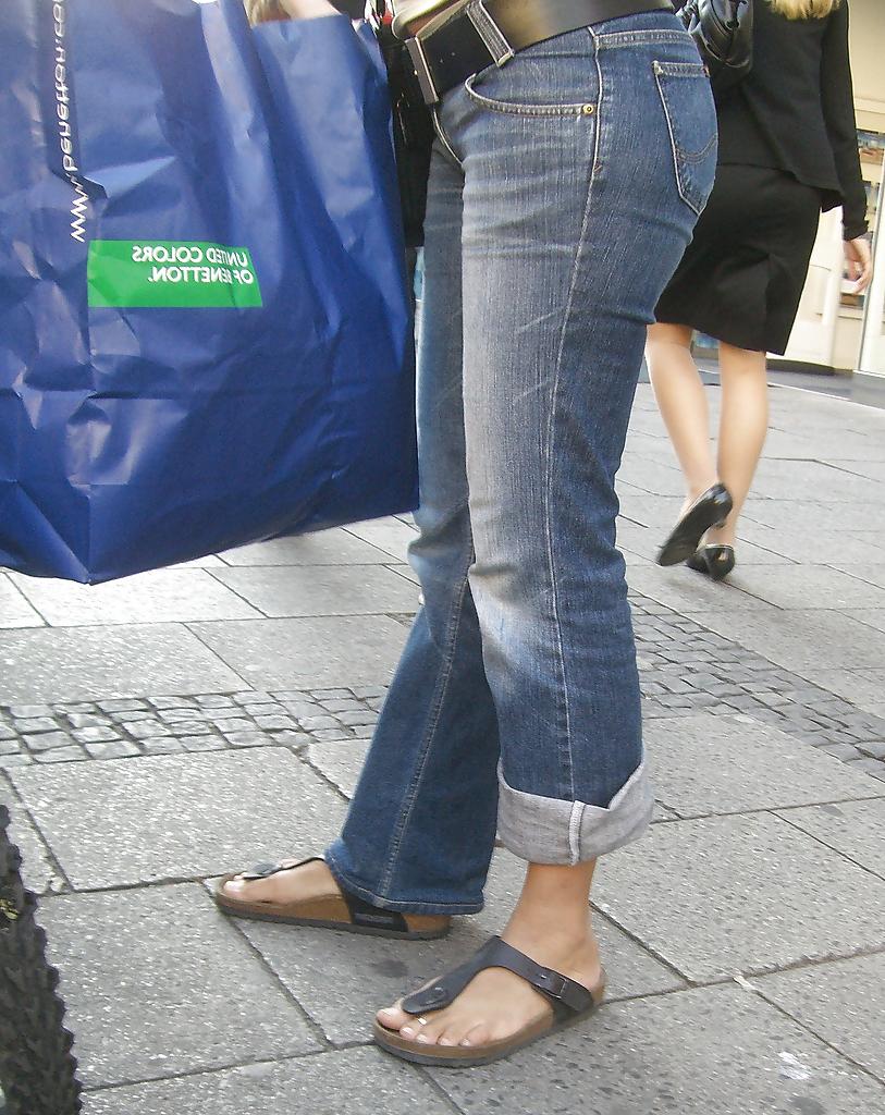 18P Birkenstock Shoes n Feet