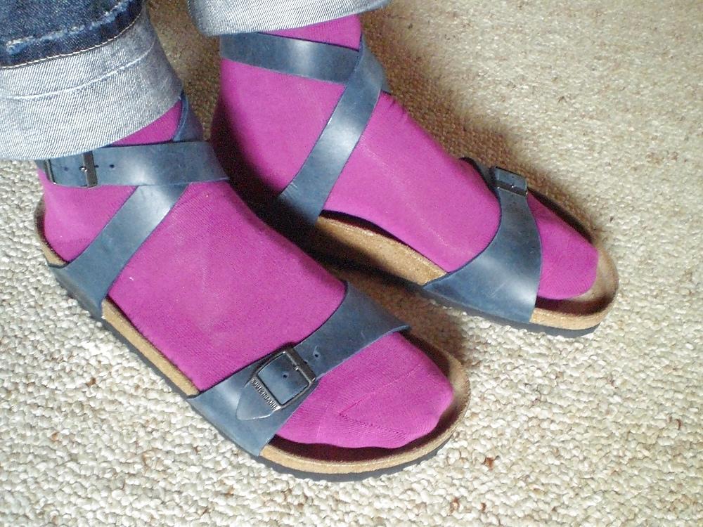18P Birkenstock Shoes n Feet