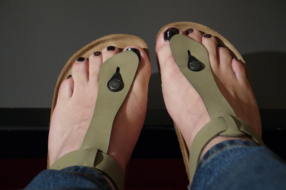 18P Birkenstock Shoes n Feet