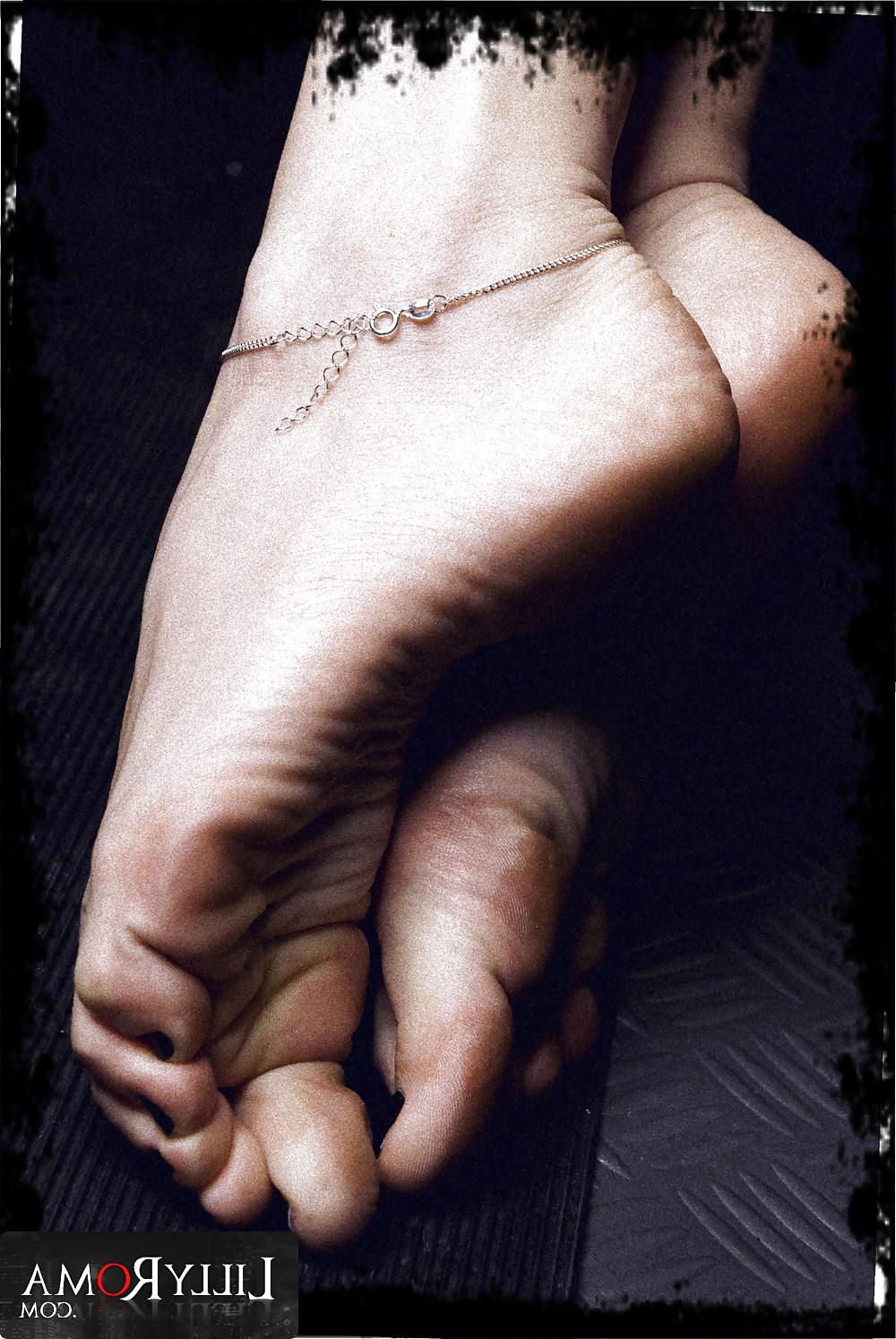 25P Sexy feet 