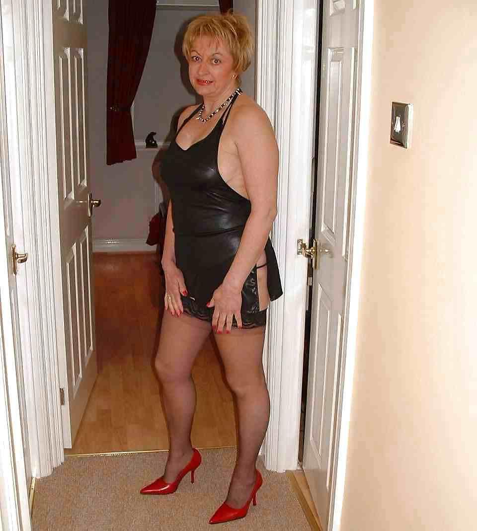22P Anita dirty british slut exposed 3