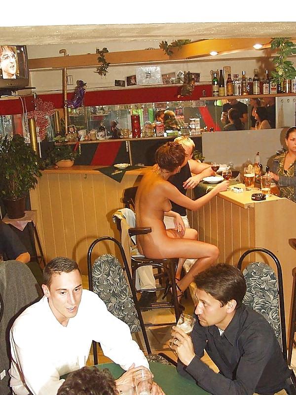 25P Nude In Public