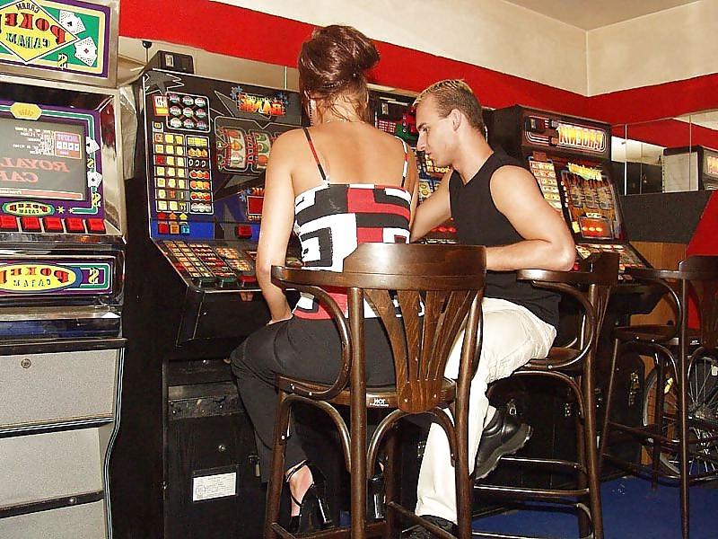 25P Nude In Public