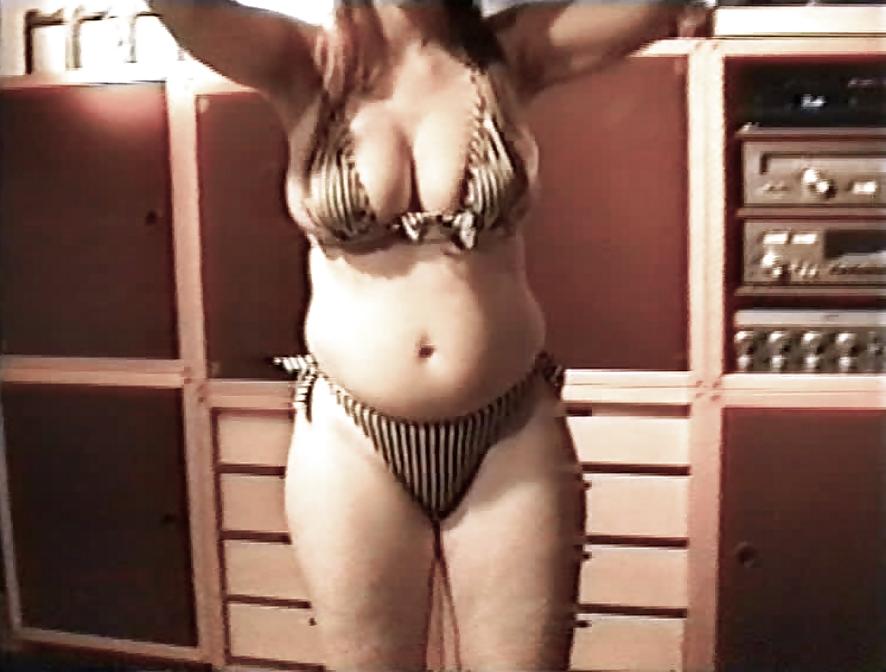 15P SAG - Hot Voluptuous Big Boobed Bikini Bitch 15