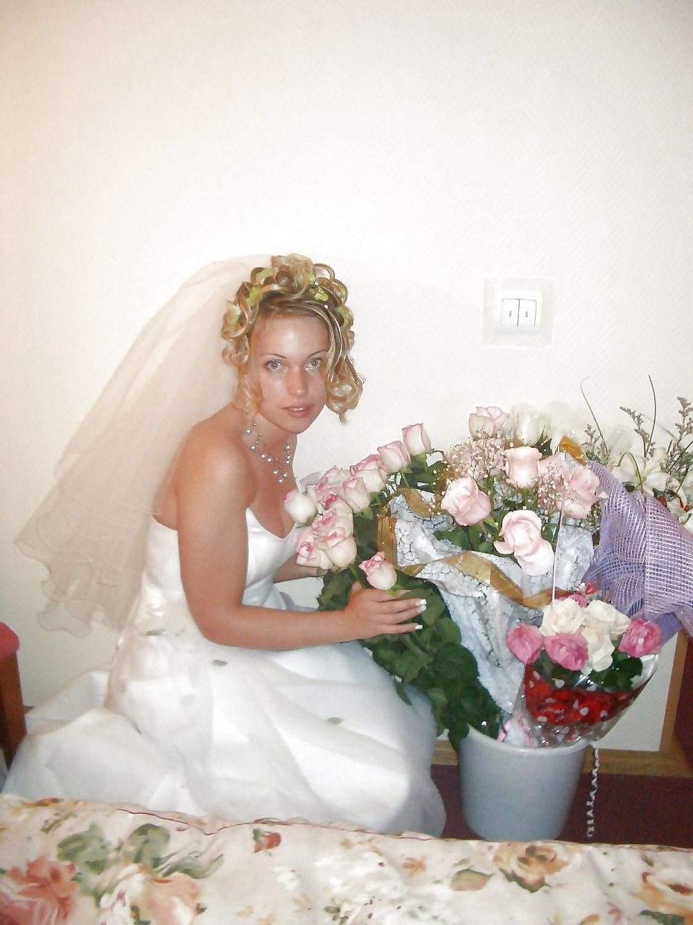 17P Blonde Bride Exposed