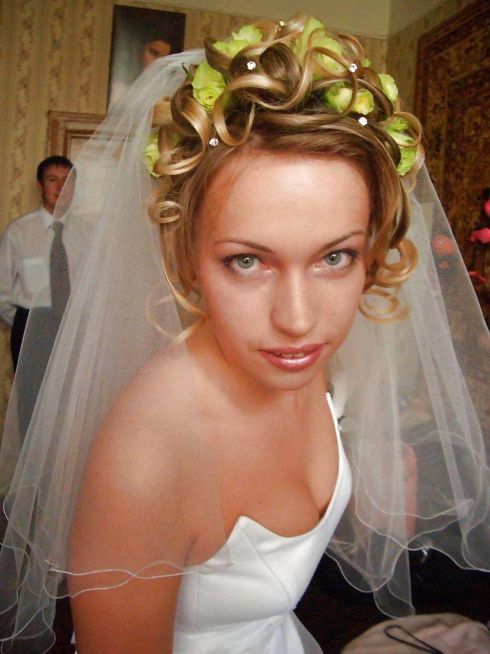 17P Blonde Bride Exposed