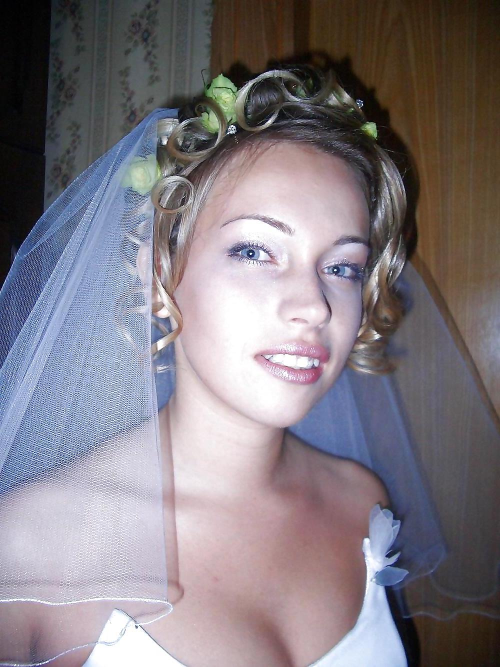 17P Blonde Bride Exposed