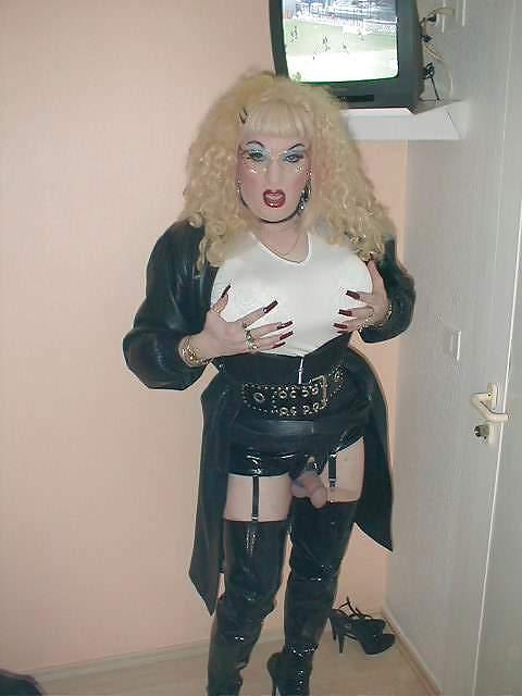 20P Cockrings Bitch Isabelle