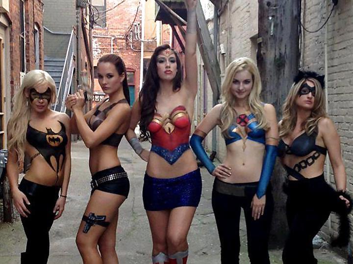25P Nude Painted Ladies in Public Fetish Gallery 2