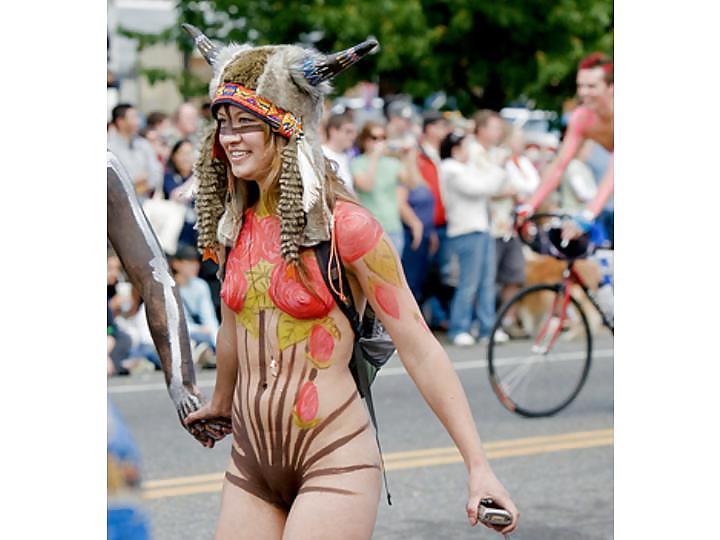 25P Nude Painted Ladies in Public Fetish Gallery 2