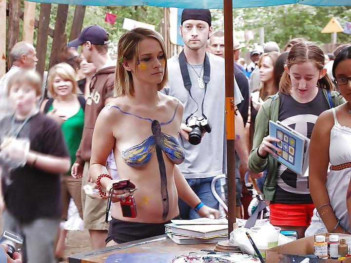 25P Nude Painted Ladies in Public Fetish Gallery 2