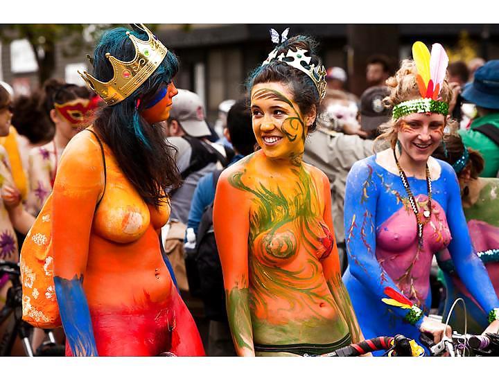 25P Nude Painted Ladies in Public Fetish Gallery 2