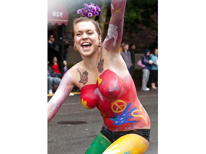25P Nude Painted Ladies in Public Fetish Gallery 2